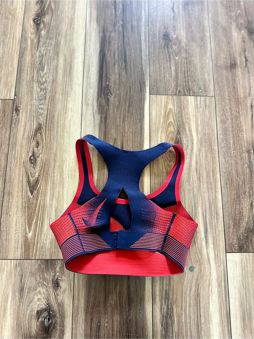 Nike women’s Flyknit Sports Bra size medium - Picture 4 of 5